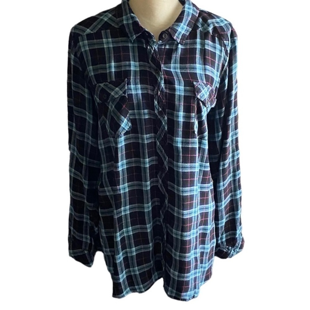 TORRID-GREEN AND  BLACK BUTTON FRONT TOP-SIZE 3